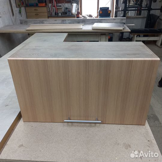 Ящик навесной, новый, с хорошей фурнетурой