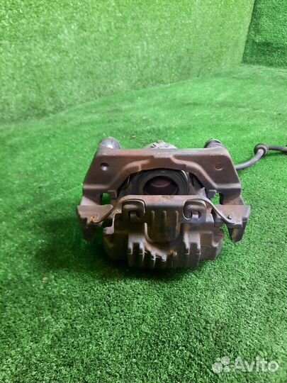 Суппорт тормозной передний левый Bmw 525I Touring