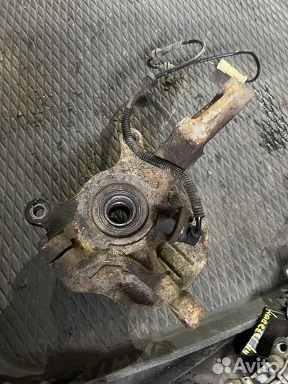 Поворотный кулак правый Chevrolet Lacetti