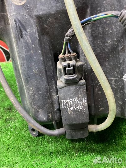 Бачок стеклоомывателя Toyota Crown JZS173