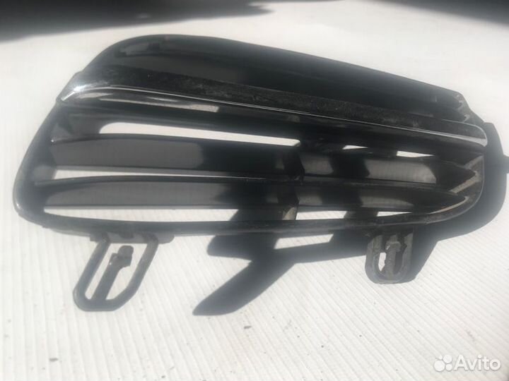 Решетка радиатора передняя левая Nissan Almera N16