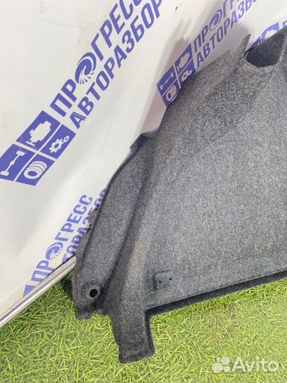 Обшивка багажника задняя правая Volkswagen Jetta