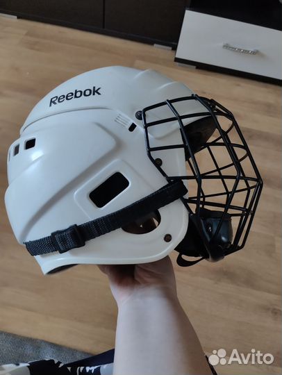 Хоккейный шлем