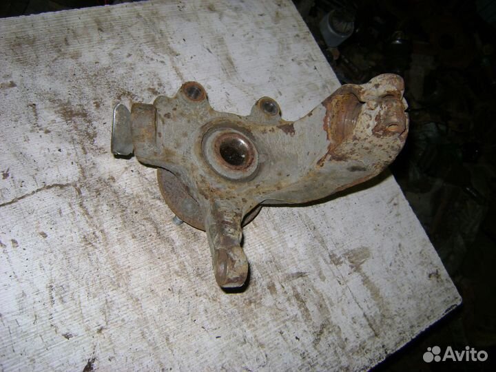 Кулак передний правый Форд Фокус 2 Ford Focus 2