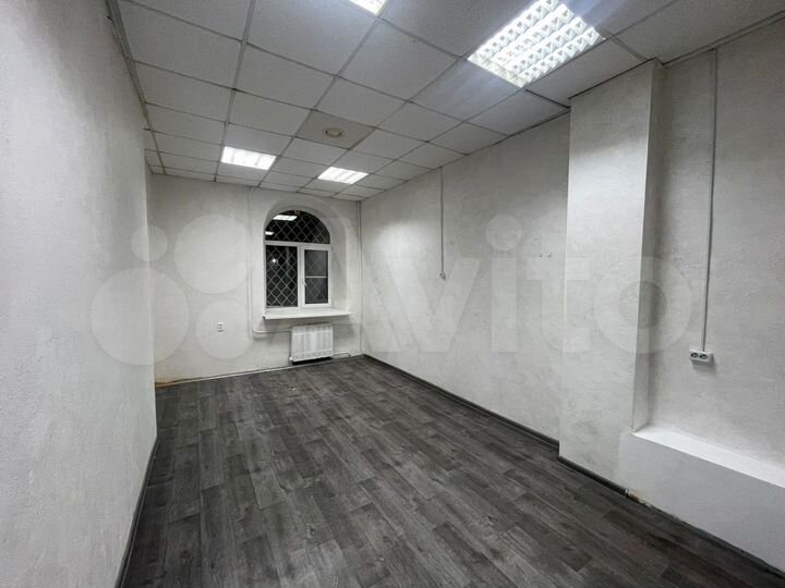 Офис в центре города, на 1-ом этаже, 97.2 м²