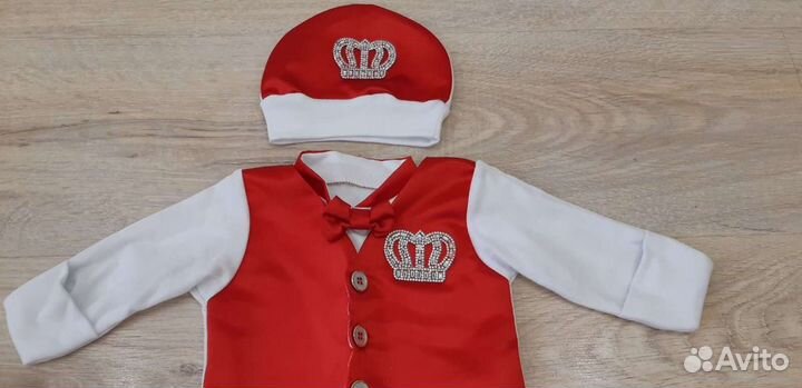 Продаётся костюм на выписку