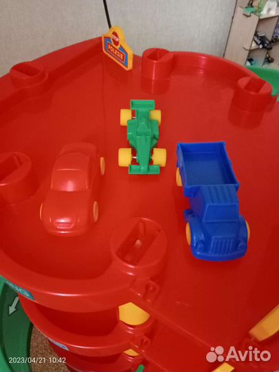 Гараж Паркинг 5-уровнев с дорогой и авто