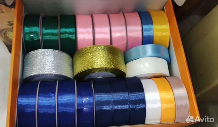 Фотофон и цветы искусственные