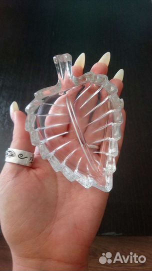 Стеклянный листочек