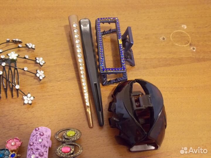 Крабики, гребень, заколки и ободки для волос