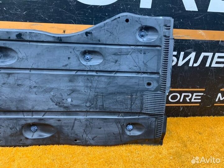 Защита днища кузова правая Audi A3 8V cxsa 2013