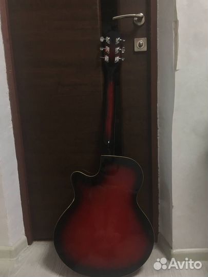 Акустическая гитара