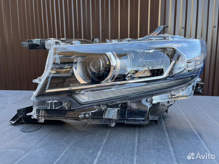 Фара Toyota Prado 150 (правая)