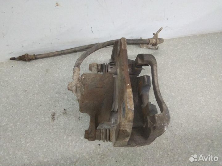 Суппорт передний правый Toyota RAV 4 2006-2013