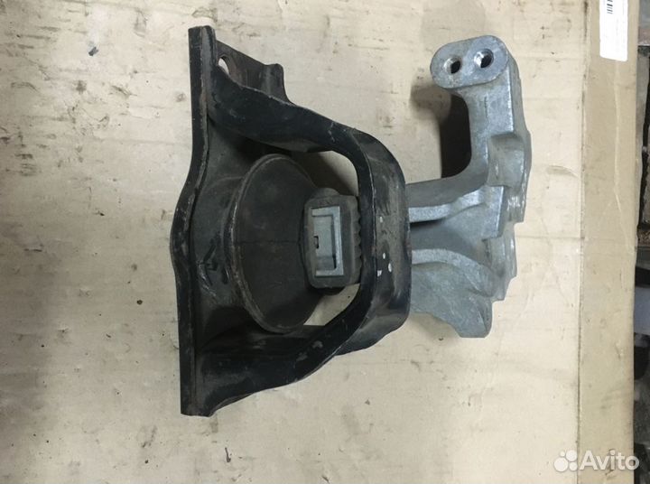 Крепление Опора двс правое Nissan X-Trail T31