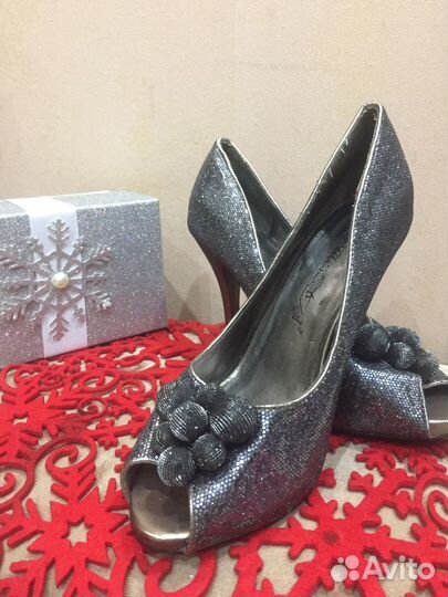 Красивые фирменные туфли