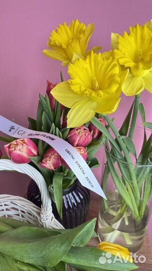 Тюльпаны,нарциссы,мимоза букет цветов