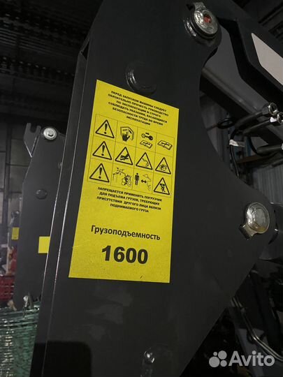 Погрузчик с джойстиком на 1600 кг для мтз