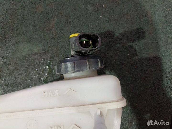 Цилиндр главный тормозной с бачком Renault Logan 1