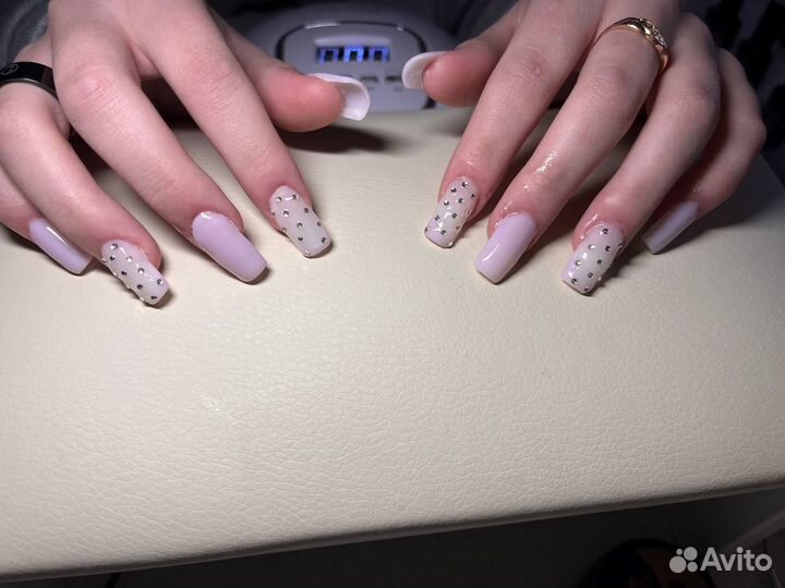 Модель на маникюр