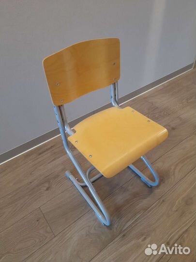 Стул школьный