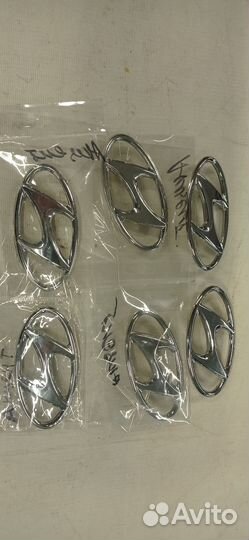 Эмблема в решётку радиатора Hyundai Accent