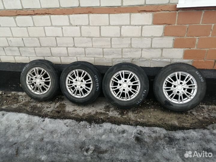 Продам комплект летней резины (22г.) на литье