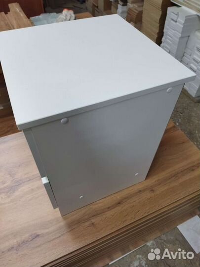 Тумба прикроватная белая