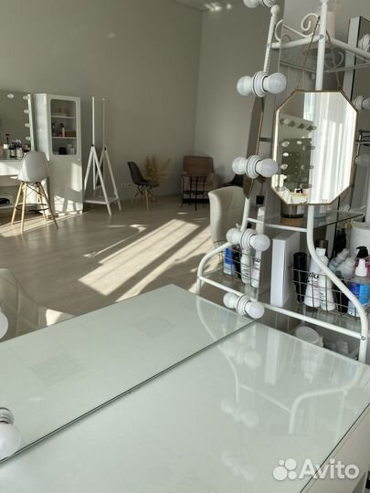 Аренда место визажист бровист