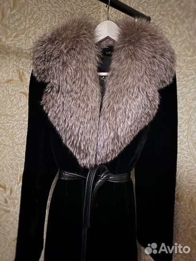 Шуба мутоновая с чернобуркой