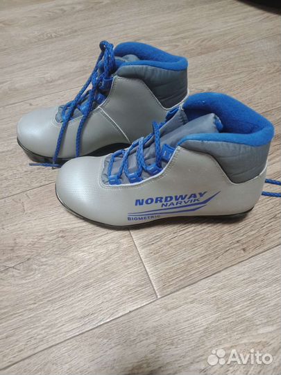Лыжные ботинки детские 36 размер