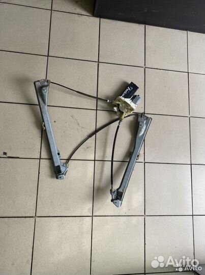 Стеклоподьемник передний левый Renault Laguna 3