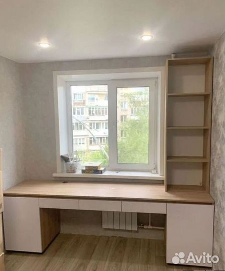 Рабочая зона возле окна