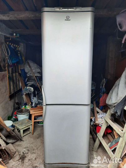 Холодильник бу indesit