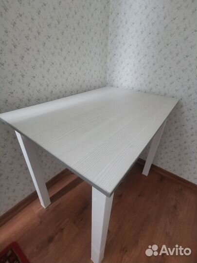 Стол белый