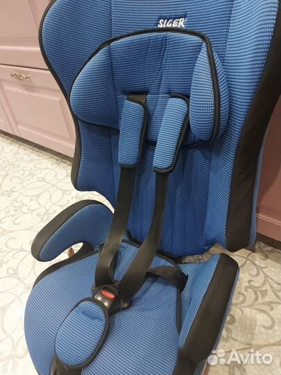 Автомобильное кресло
