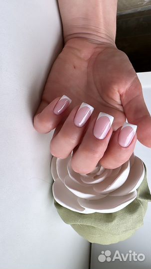 Маникюр и педикюр