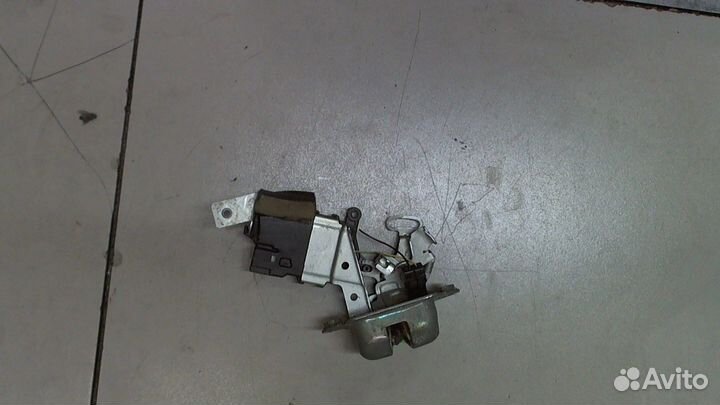 Замок багажника Subaru Legacy (B12), 2001