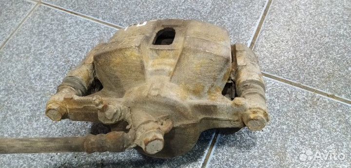 Суппорт передний левый Toyota Corona 10 (T190)
