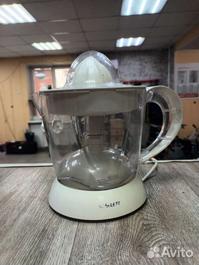 Соковыжималка Scarlett SC-1012