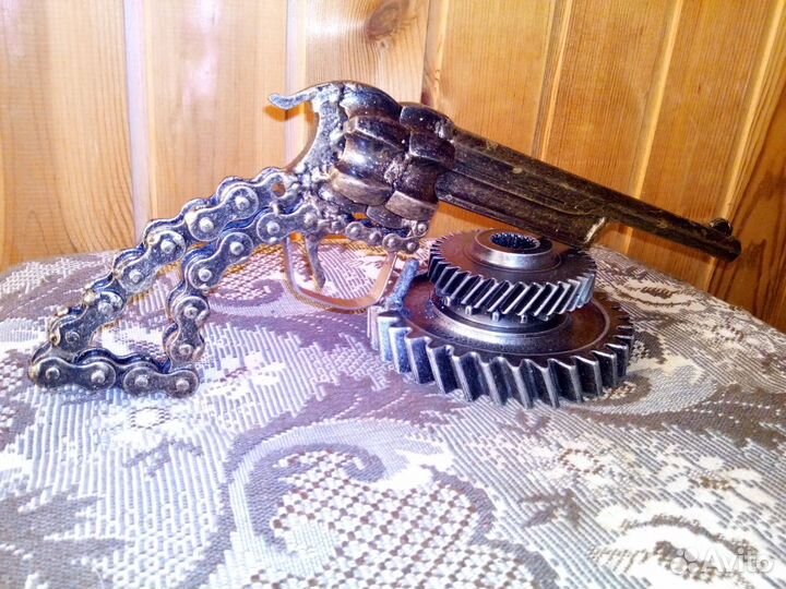 Сувинирный подарок из автозапчастей