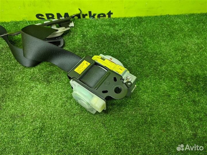 Ремень безопасности задний правый Lexus Lx570