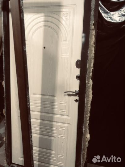 Дверь входная металлическая б/у с установкой