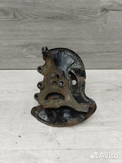 Поворотный кулак передний левый Mercedes C-Class