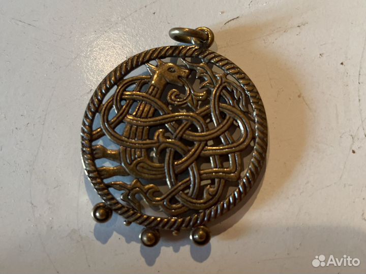 Подвеска на шею