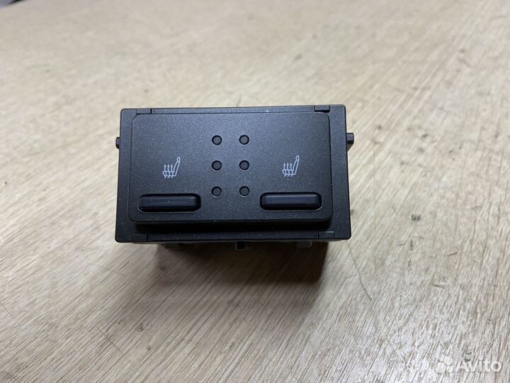 Блок управления подогревом сидений Toyota Camry 75