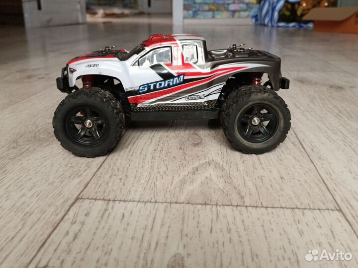 Внедорожник на пульте управления