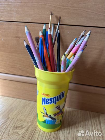 Стакан и карандаши