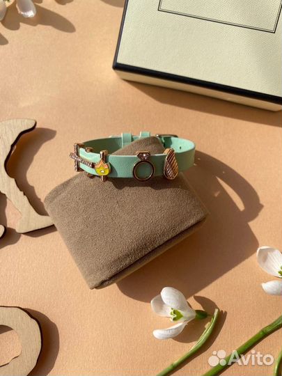 Браслет из натуральной кожи с шармами