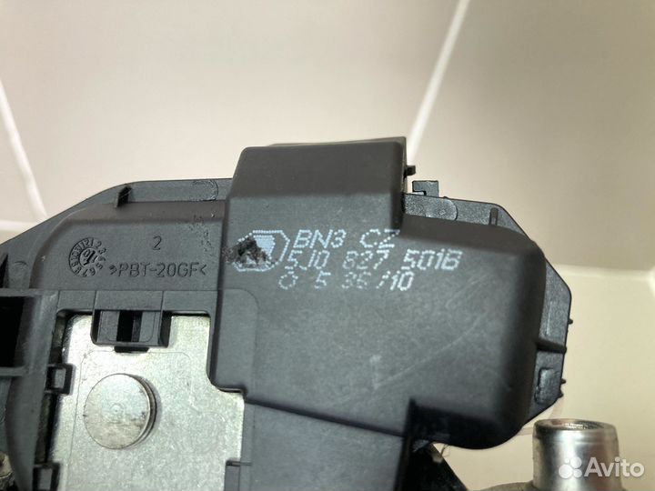 Замок двери багажника Skoda Fabia 2010-2015 г.в